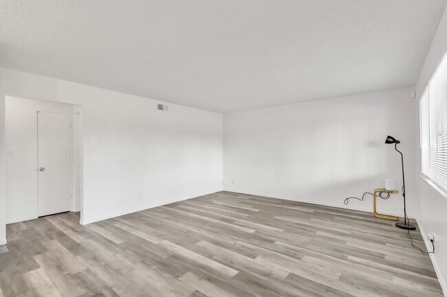 Building Photo - REDUCED!!!