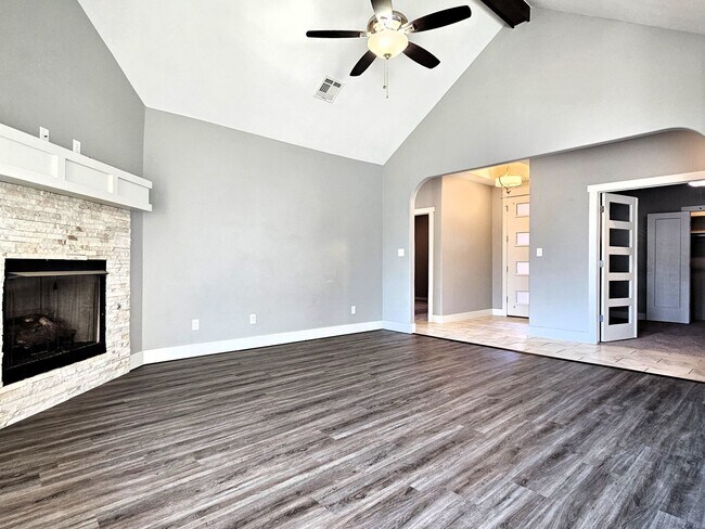 Foto del edificio - **Move in Special** Half off one months re...