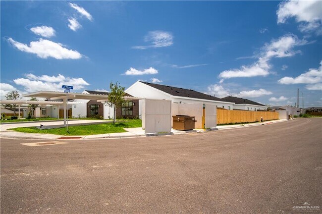 Building Photo - 22 E Viviana St