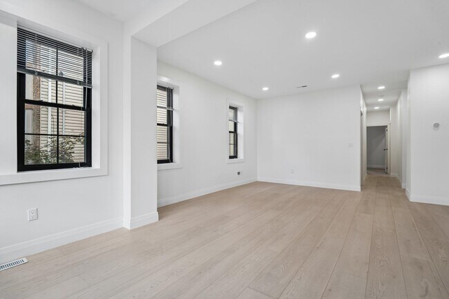 Foto del edificio - 423 Aurora Ave