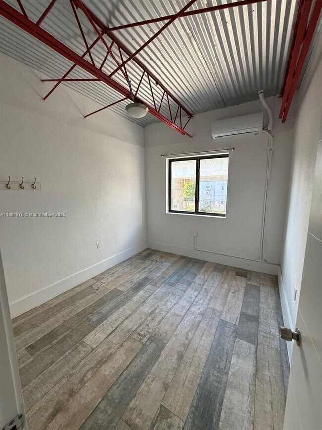 Foto del edificio - 214 NW 11th St