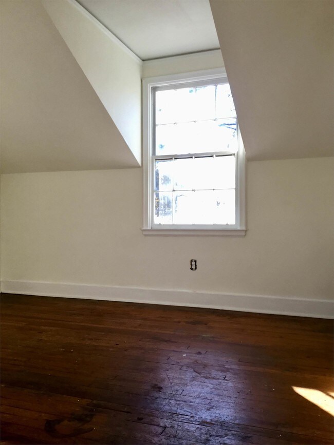 Building Photo - 1310 Baker Ave
