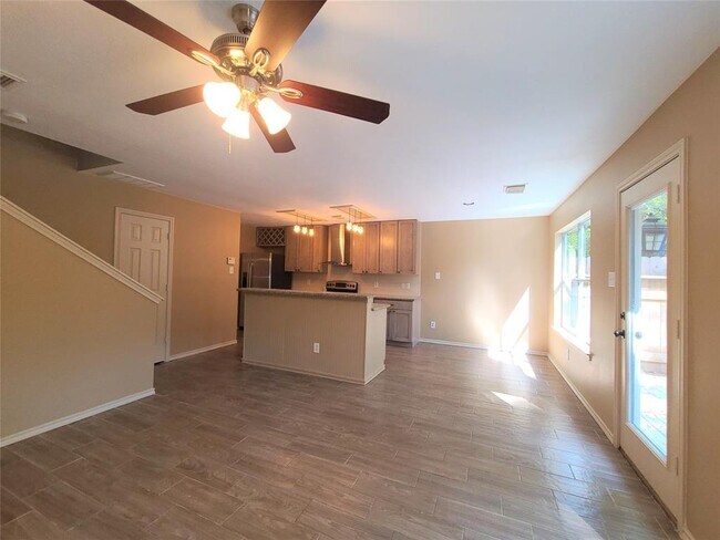 Building Photo - 138 S Walden Elms Cir