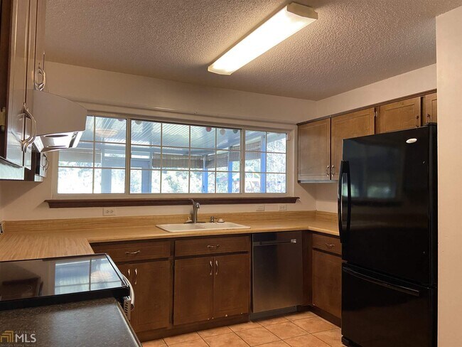 Building Photo - 313 Briarwood Cir