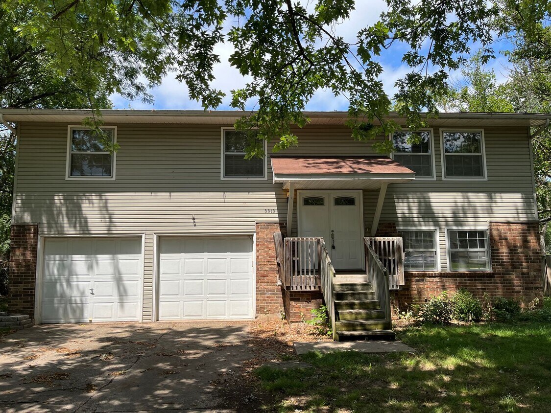 Make this beautiful home yours!! Features... - Make this  beautiful home yours!! Features...