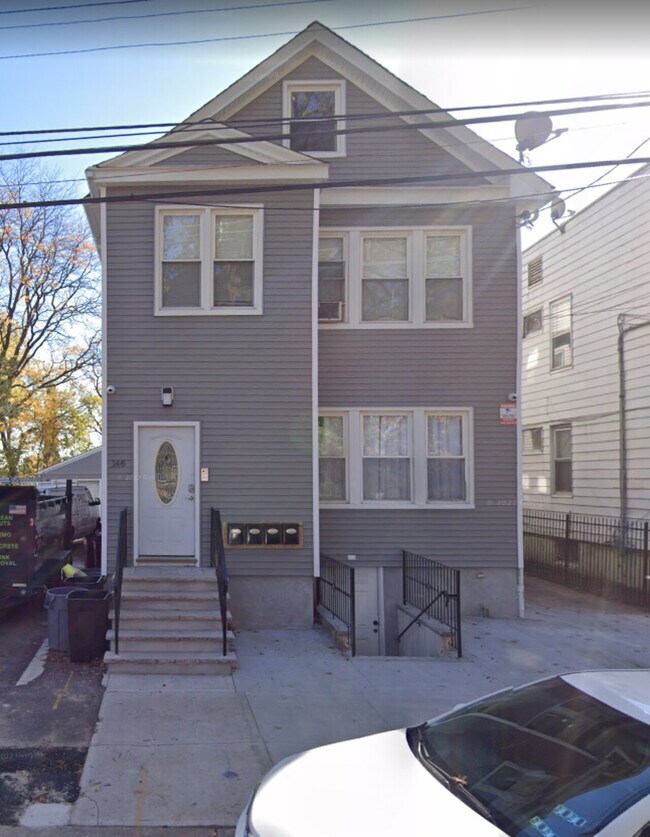 Building Photo - 146 Dayton