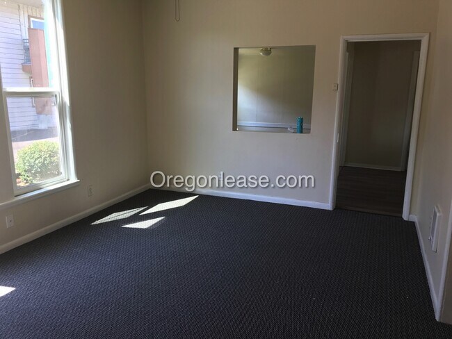 Foto del edificio - 4 bedroom home near campus available 8.14.2026