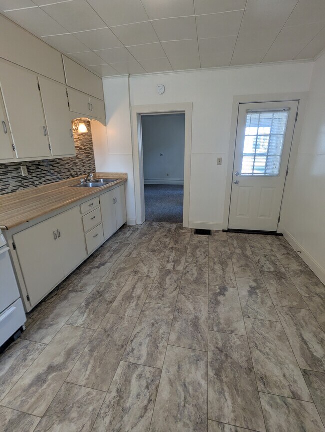 Unit 1 - Kitchen - 435 W 29th St