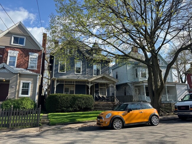 Building Photo - JG House V
