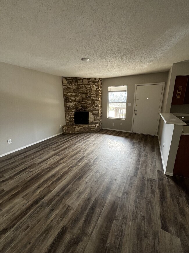 Building Photo - 821 Bracewood Cir