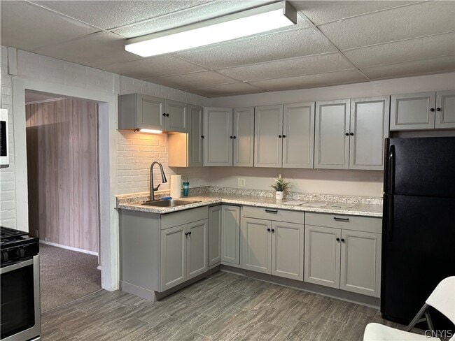 Building Photo - 45-47-47 Mattie St