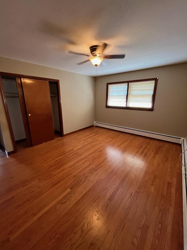 Building Photo - 104 S Conger Ave