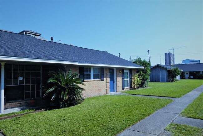 Building Photo - 9775 Pine Lake Dr