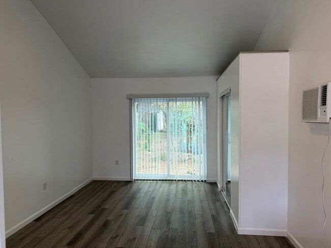 Building Photo - Arlington