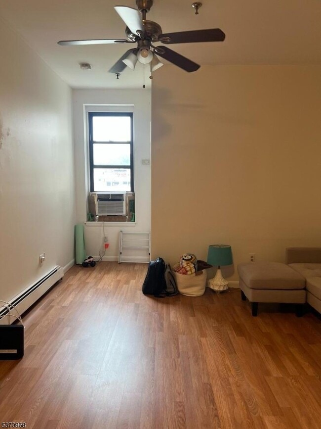 Building Photo - 809 Park Ave