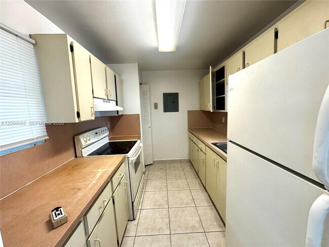 Foto del edificio - 888 NE 132nd St