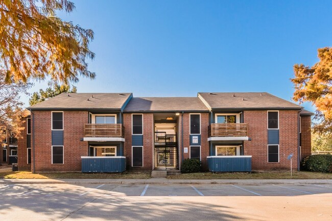 Building Photo - 2333 Escalante Ave