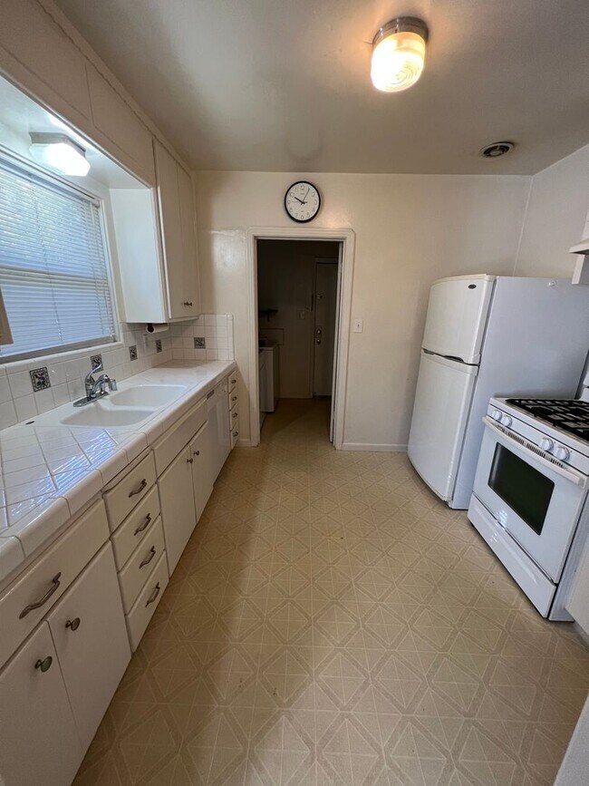 Building Photo - 734-736 McClatchy Way