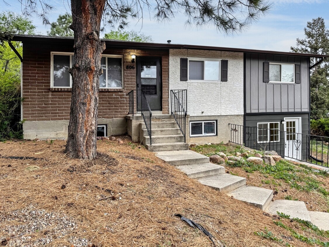 Primary Photo - 806 Paradise Ln