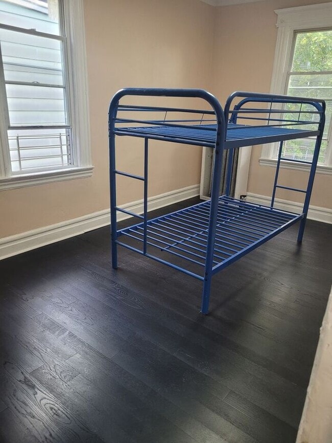 Building Photo - 91 S Munn Ave