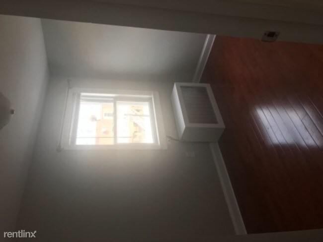 Building Photo - 2 br, 1 bath Townhome - 2607 E Madison St