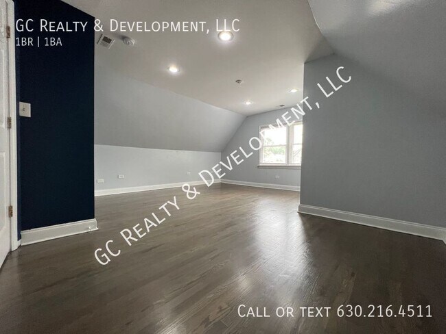 Foto del edificio - ** OLD IRVING PARK / 1 BEDROOM / 1 BATH / ...