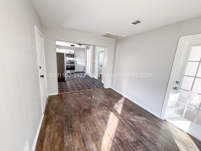 Building Photo - 306 Freddie St