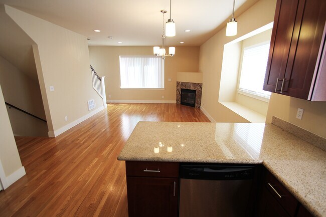 Foto del edificio - LUXURY 3 BED, 3 BATH SEATTLE TOWNHOME FOR RENT; AVAILABLE NOW!