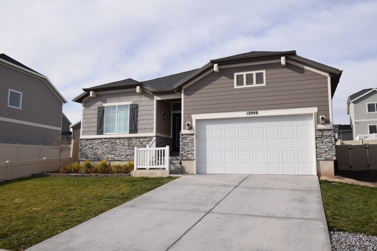 Gorgeous 5 Bed 3 Bath home in Herriman!!! - Gorgeous 5 Bed 3 Bath home in Herriman!!!