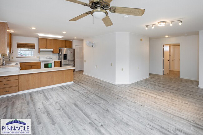 Foto del edificio - 3329 Woodlawn Dr