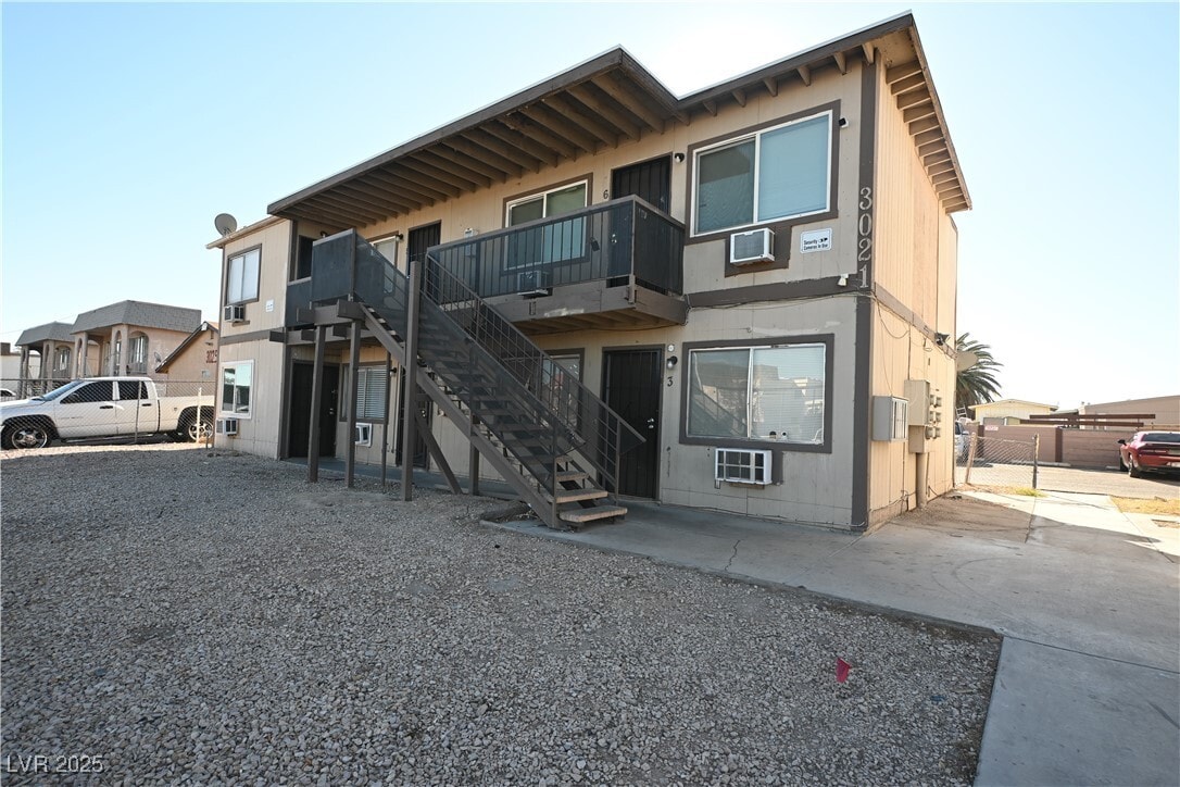 Building Photo - 3021 E Carey Ave