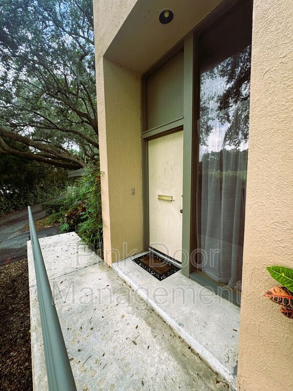 Foto del edificio - 601 Old Hwy