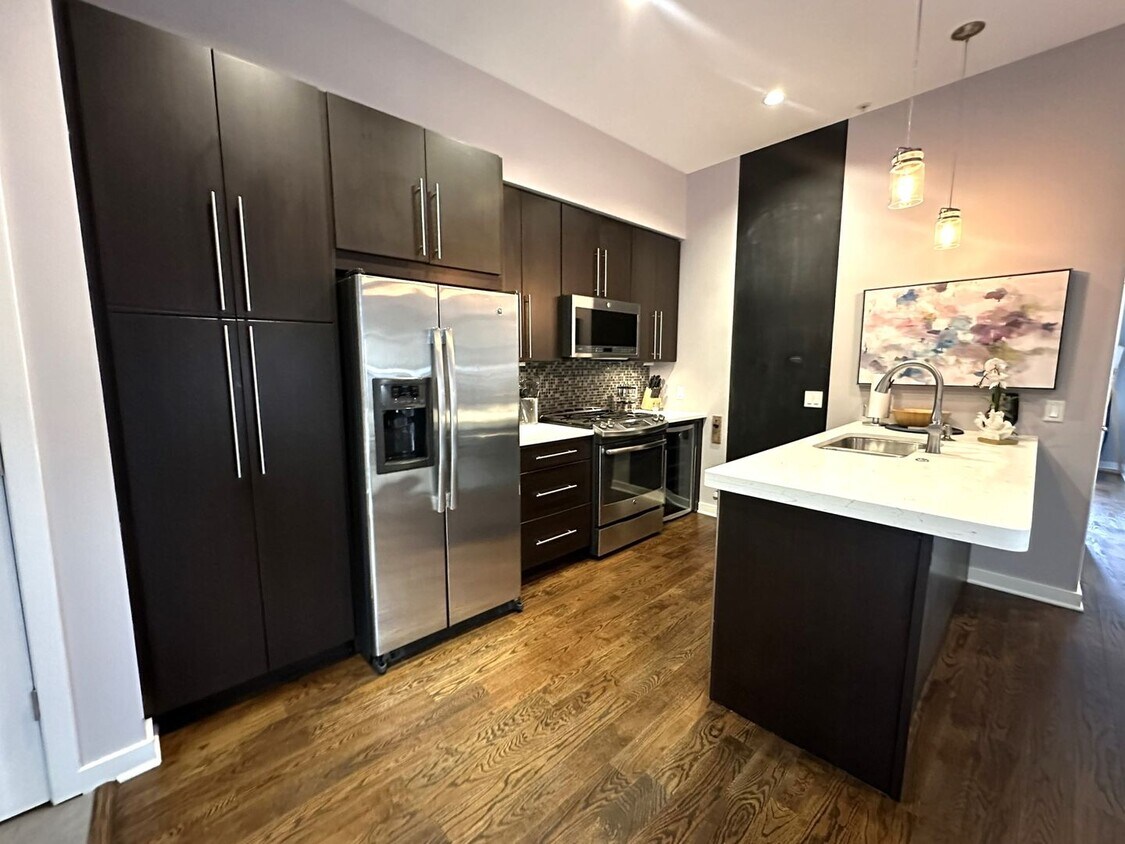 Primary Photo - Stunning 1-Bedroom Condo at IceHouse with ...