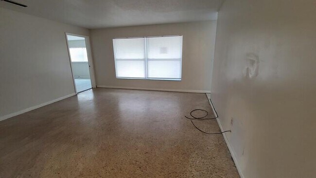 Building Photo - 5370 FL-46