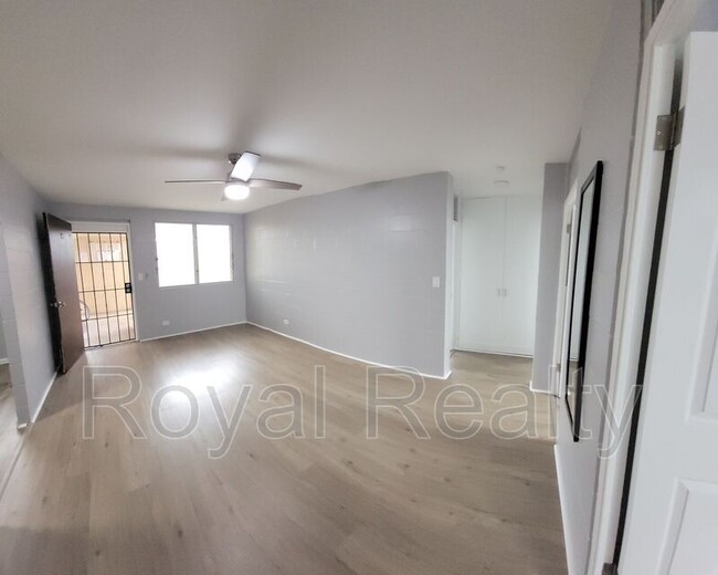 Foto del edificio - 94-245-245 Leowahine St