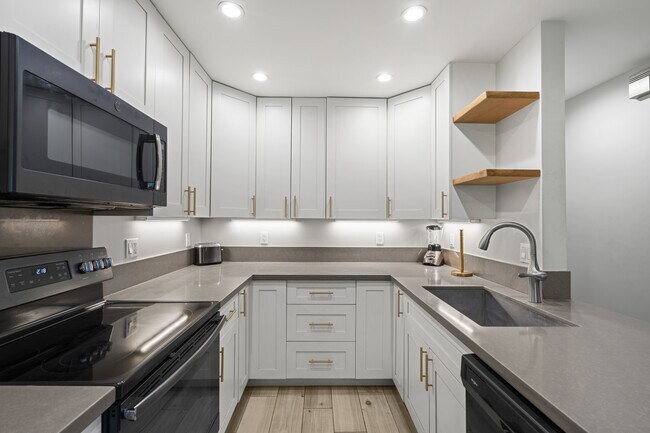 Foto del edificio - 140 Uwapo Rd