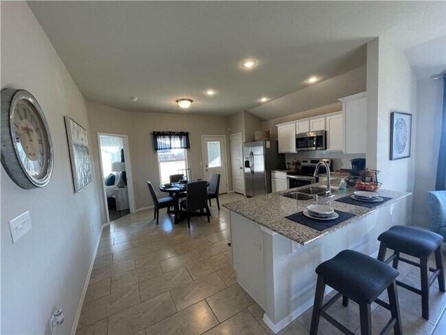Building Photo - Nice 3 bedroom 2 bath home