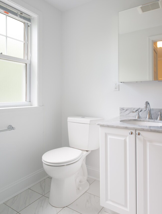 Foto del edificio - 97 Gerry Rd