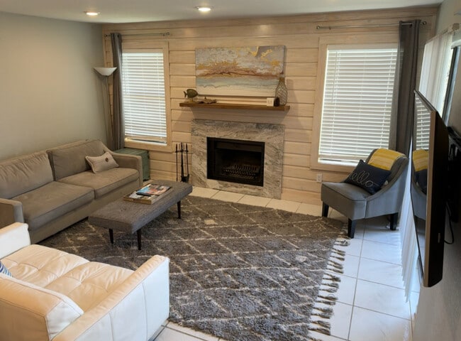 Foto del edificio - 604 Highcrest Dr