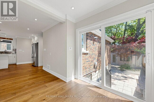 Photo du bâtiment - 87 Fallingbrook Rd