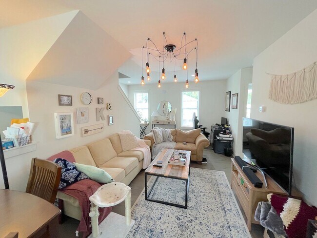 Foto del edificio - 611B E Duffy Ln