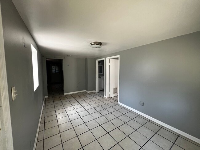 Building Photo - 1440 S 49th Ave