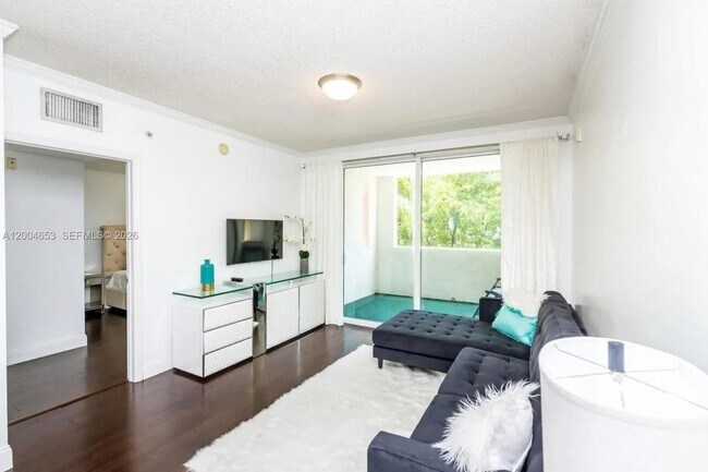 Foto del edificio - 17145 N Bay Rd