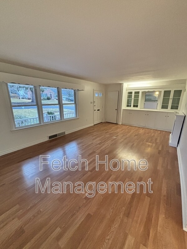 Foto del edificio - 1766 Linwood Ave