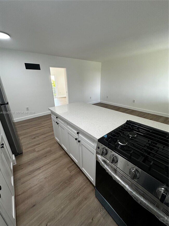 Foto del edificio - 1255 W 49th Pl