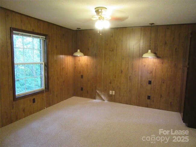 Building Photo - 1306 Lomax Ave