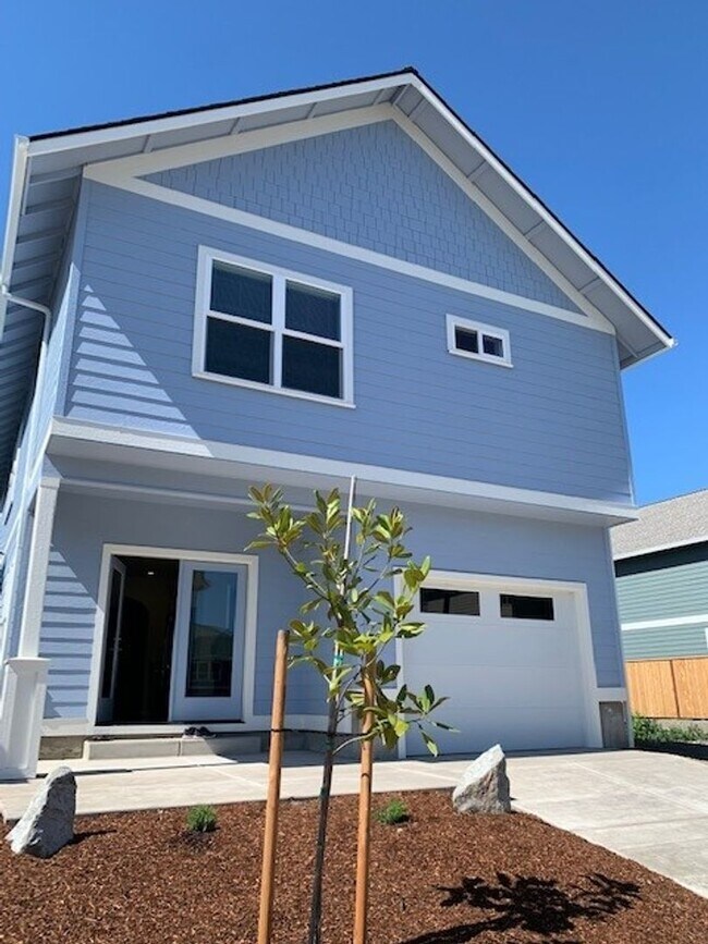 Building Photo - 3 Bedroom 2 Bath Single Family Home