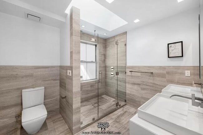 Foto del edificio - 136 Beekman St