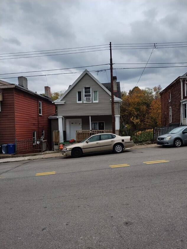 Foto principal - 2633 S 18th St