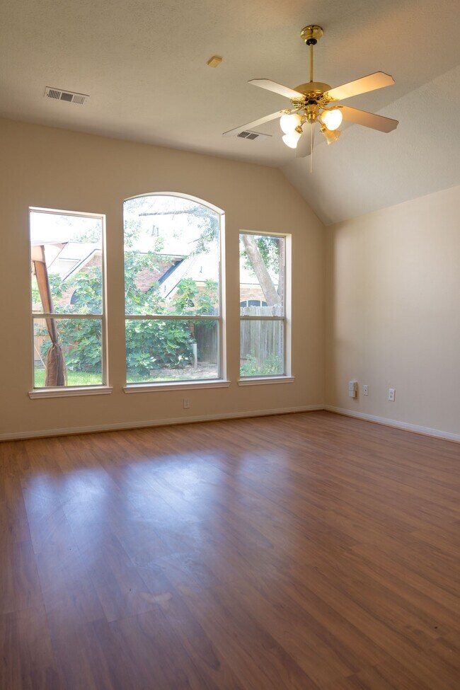 Building Photo - 15627 Rosewood Hill Ct